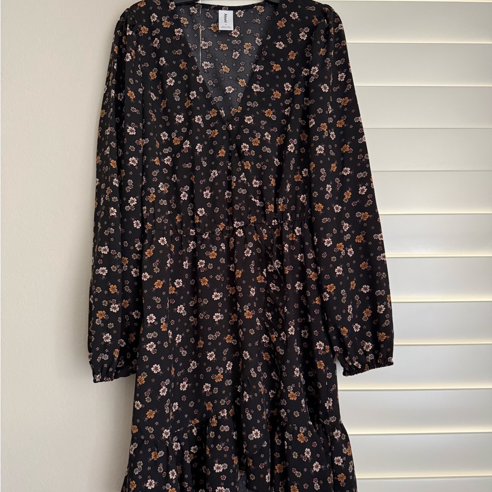 Abound Black Floral Long Sleeve Dress
90% polyester, 10% spandex